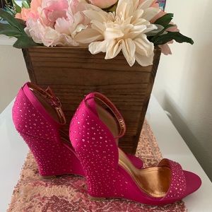 BCBG GENERATIONS Hot Pink BG Glamms Sz 8 Wedges